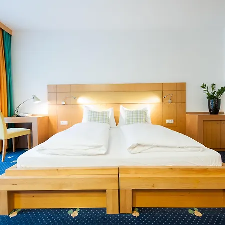 Der Waldhof 4* ツェル アム ゼー