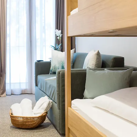 Готель Der Waldhof 4*