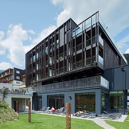 Готель Der Waldhof 4*