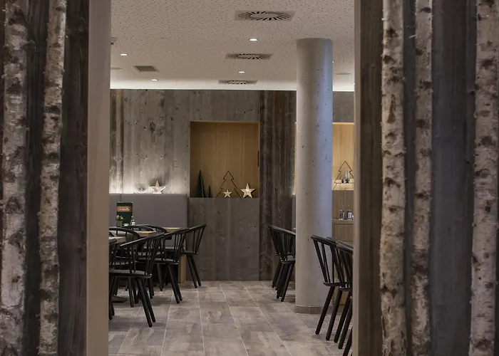 Отель Der Waldhof 4*