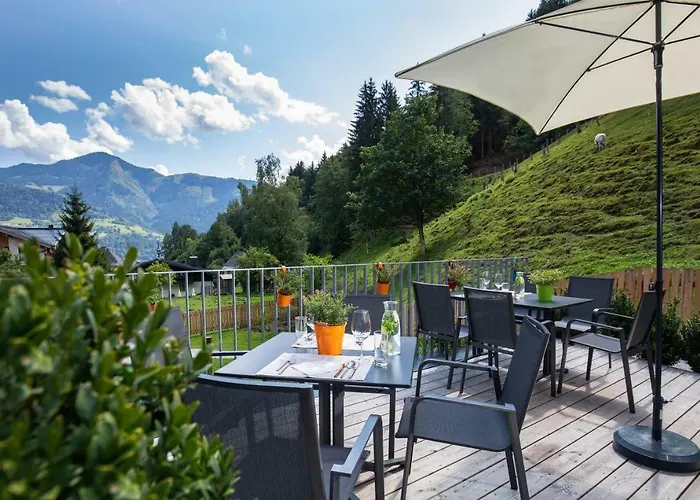 Отель Der Waldhof 4*