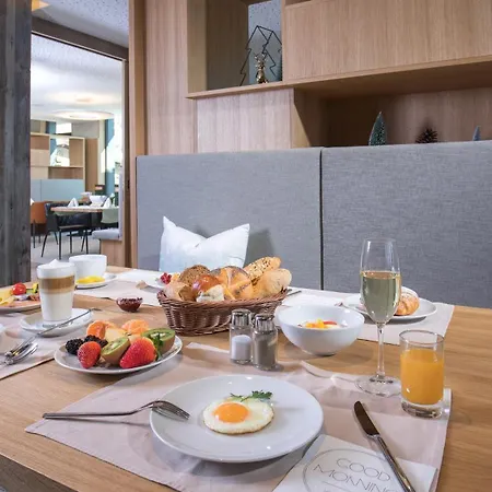 Hotell Der Waldhof 4*